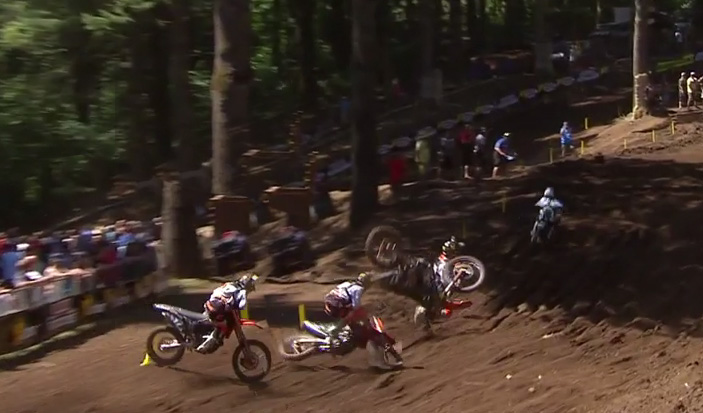 Jason Anderson s'en ait pris une bonne en 1ère manche 250 à Washougal...